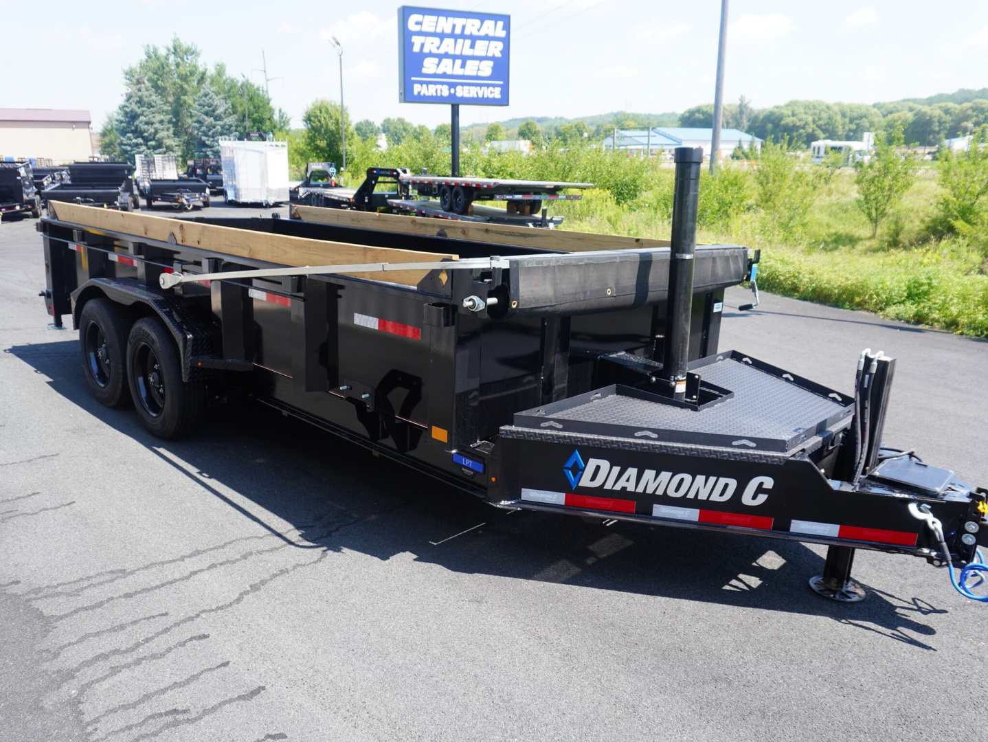 New 2026 Diamond C Trailers 207 82'x16ft Dump