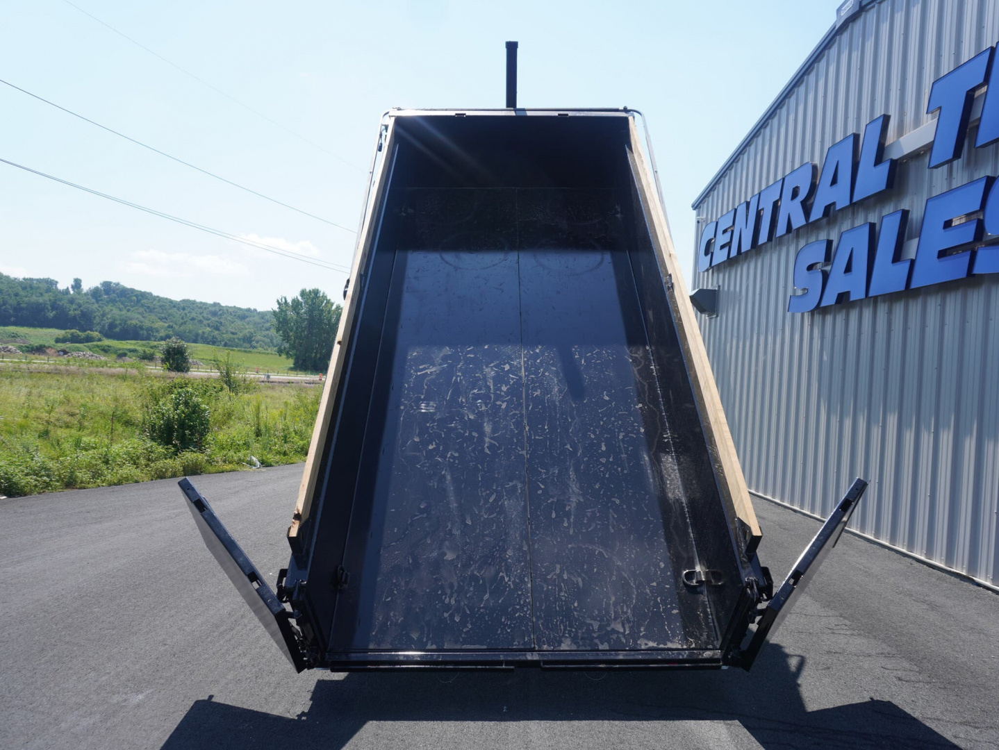New 2026 Diamond C Trailers 207 82'x16ft Dump