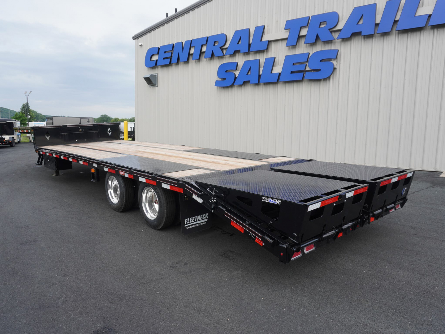 New 2025 Diamond C Trailers 38ft Trailer Step Deck