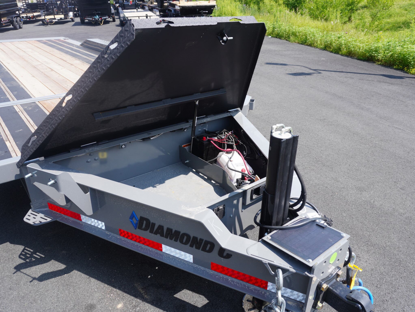 New 2025 Diamond C Trailers 210 22ft Tilt