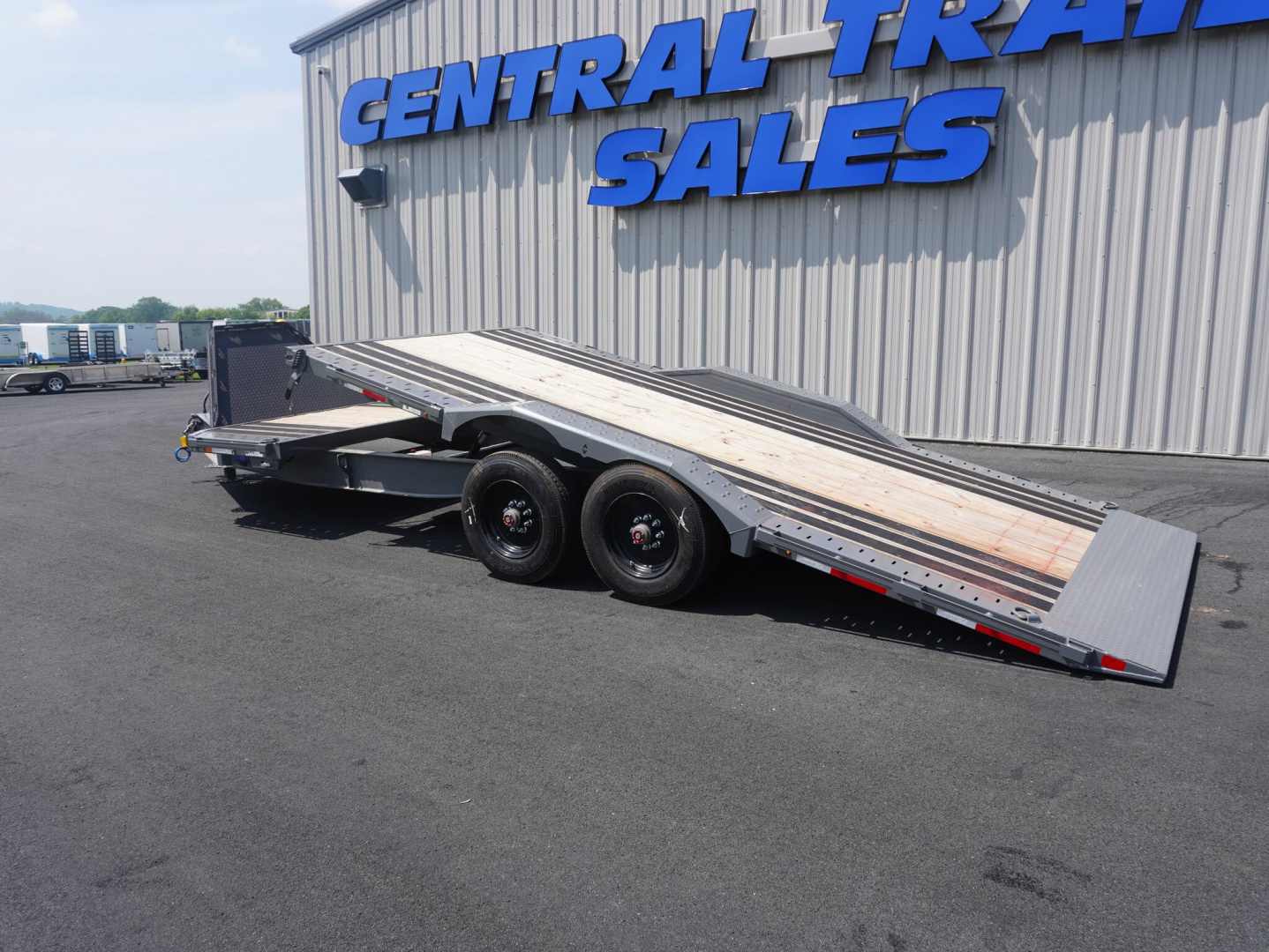 New 2025 Diamond C Trailers 210 22ft Tilt