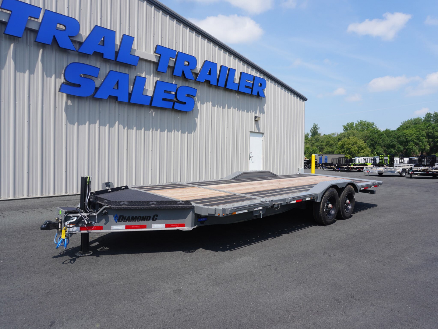 New 2025 Diamond C Trailers 210 22ft Tilt
