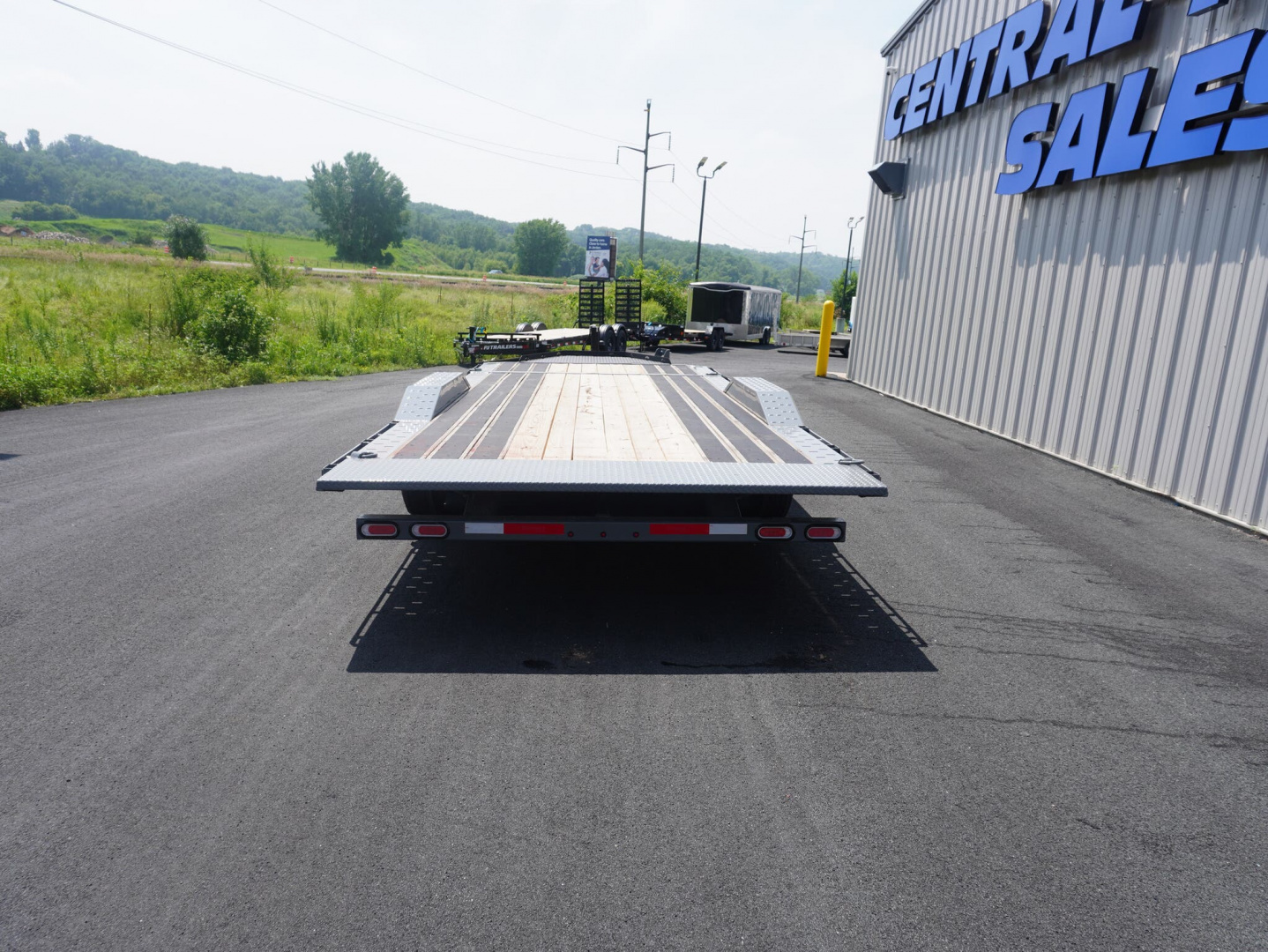 New 2025 Diamond C Trailers 210 22ft Tilt