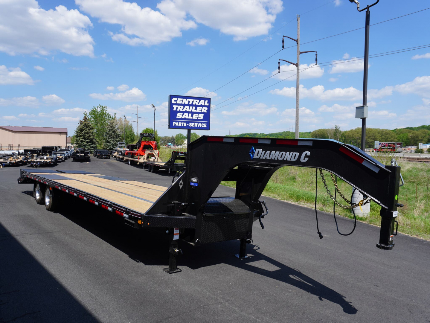 New 2025 Diamond C Trailers 32ft Gooseneck Deckover