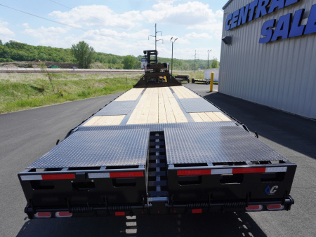 New 2025 Diamond C Trailers 32ft Gooseneck Deckover