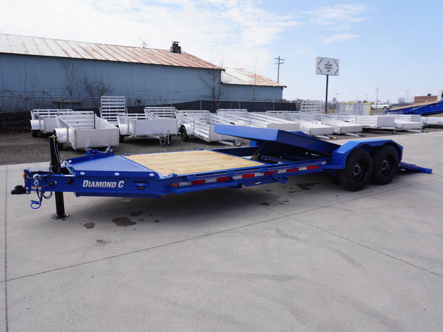 New 2025 Diamond C Trailers 207 22ft Tilt