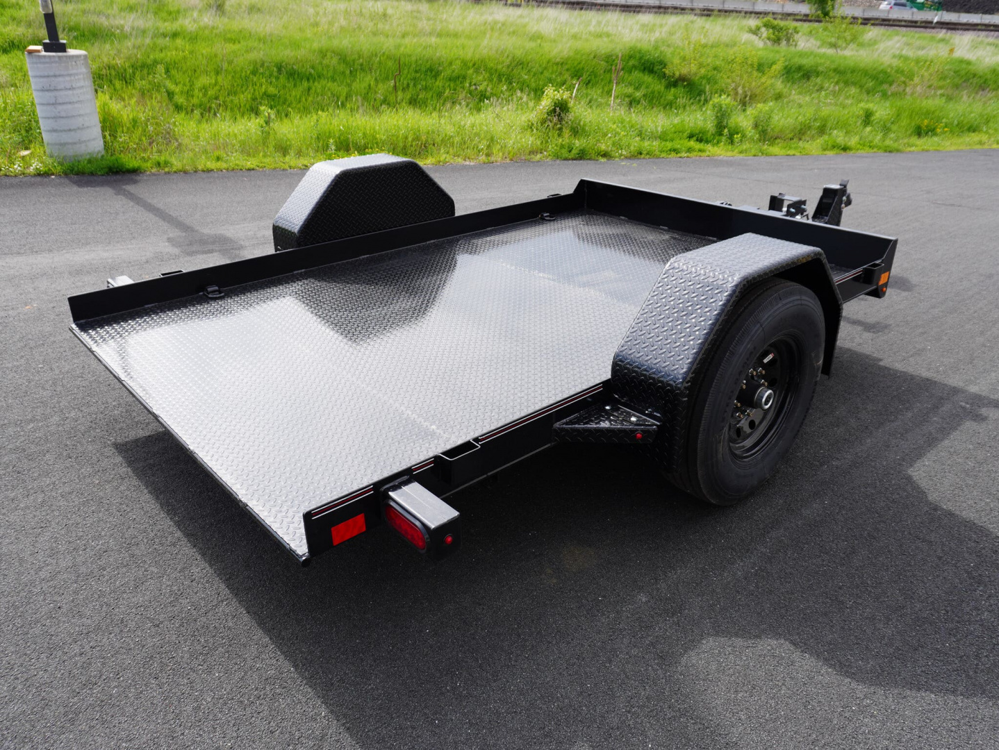 New 2025 Diamond C Trailers 107 77'x10ft Tilt