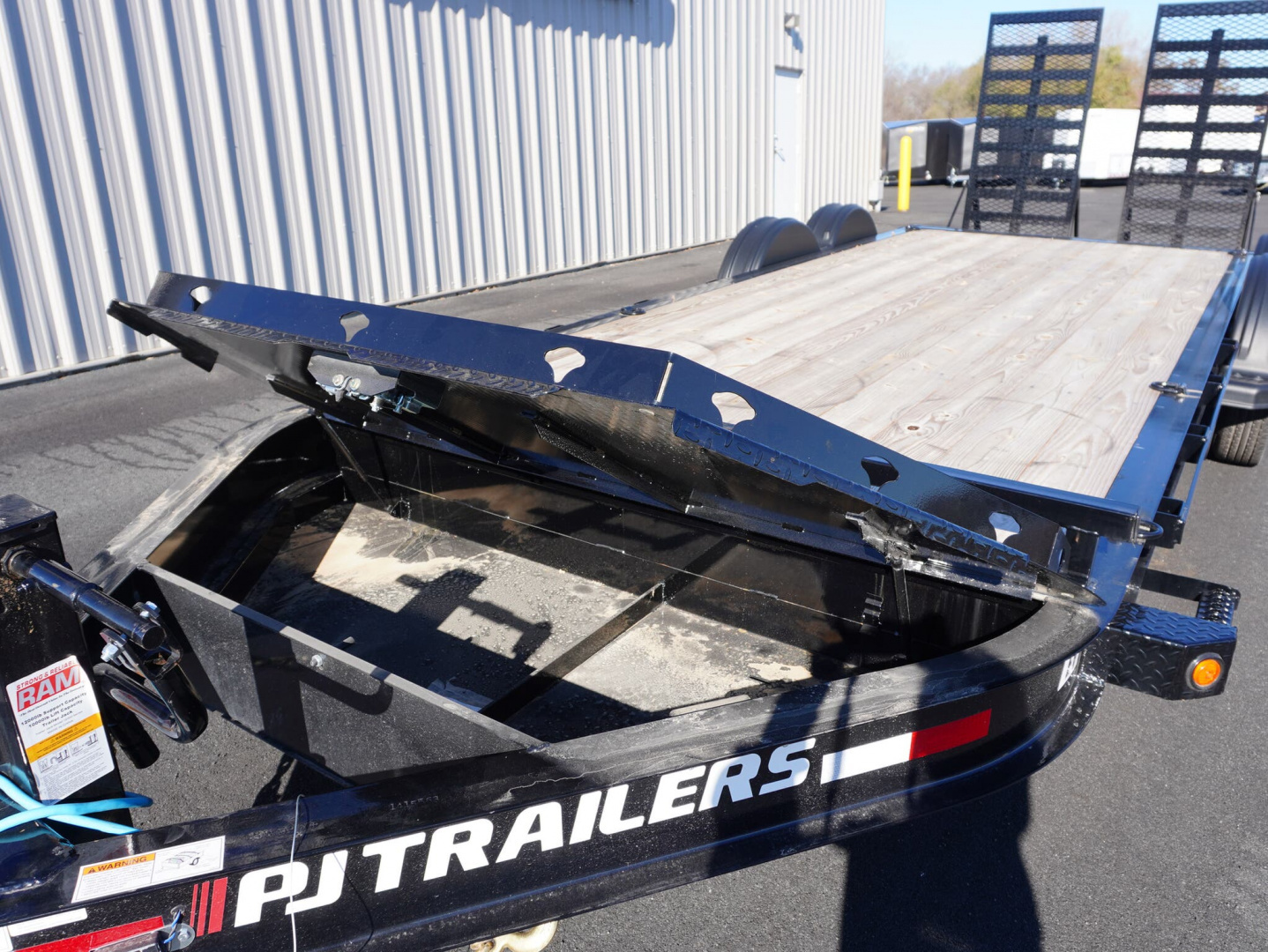 New 2025 PJ Trailers 20ft Equipment Trailer