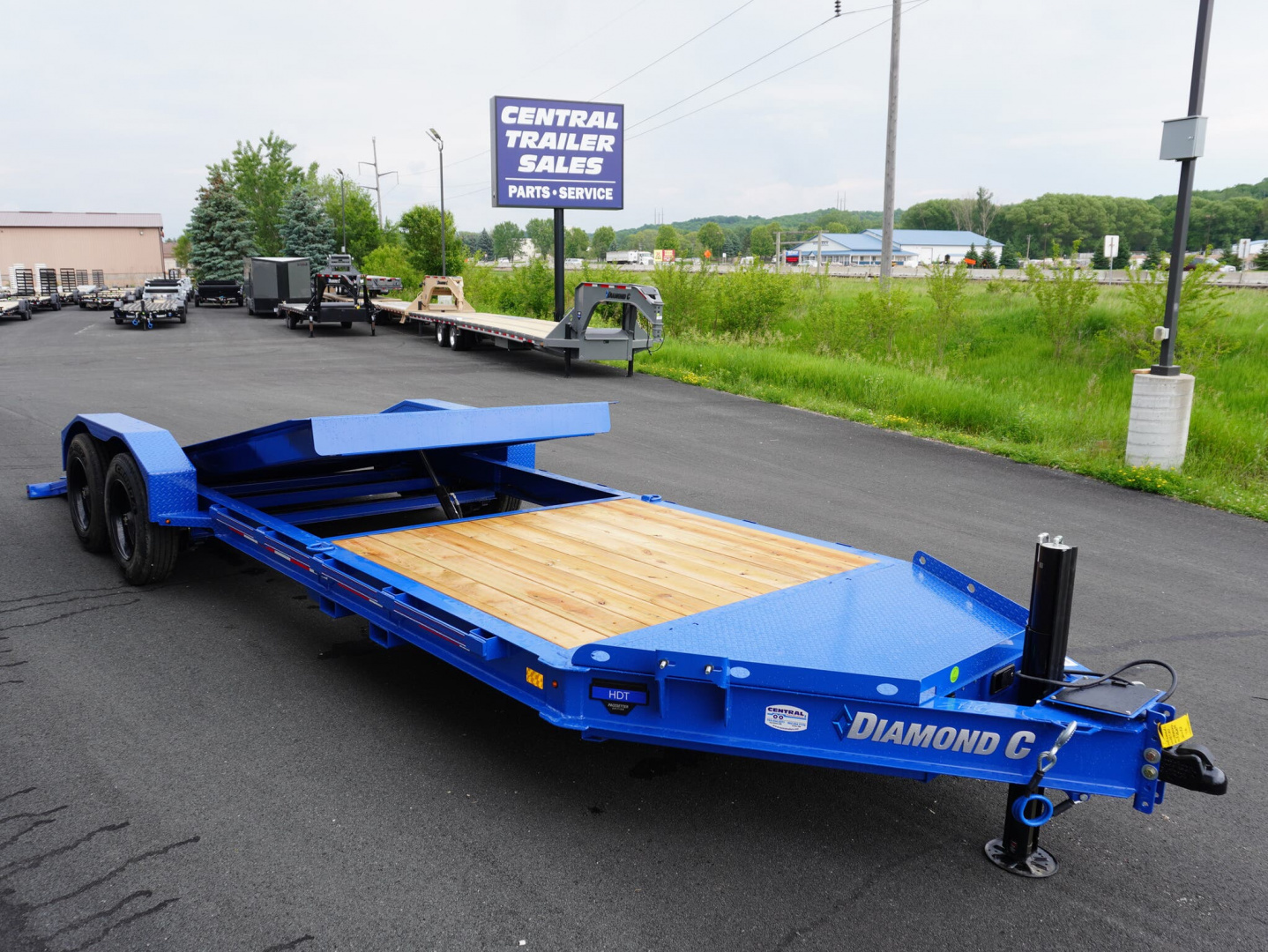 New 2025 Diamond C Trailers 207 22ft Tilt