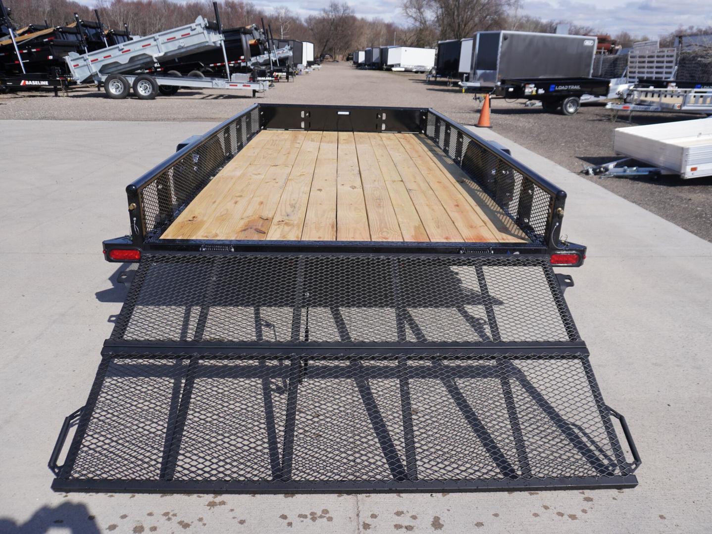 New 2025 Diamond C Trailers 135 83'x14ft Venture Utility