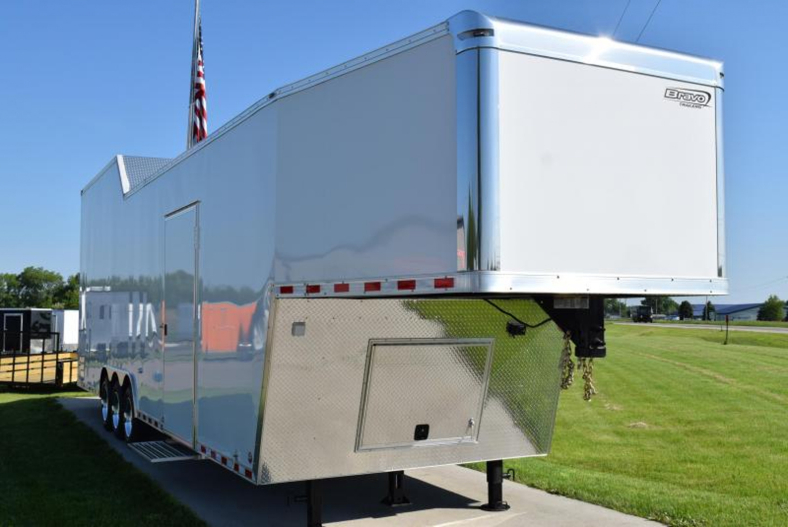 New BRAVO STAR 38' GOOSENECK PULLING TRACTOR TRAILER