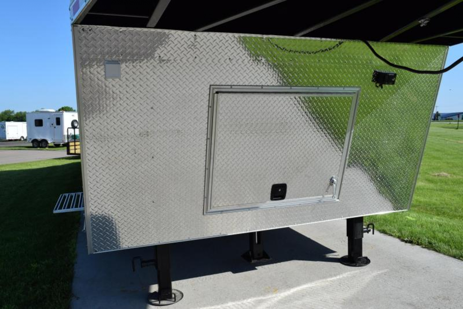 New BRAVO STAR 38' GOOSENECK PULLING TRACTOR TRAILER