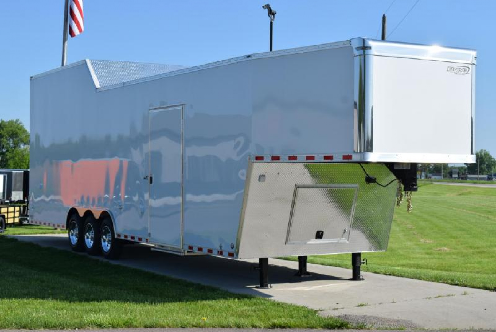New BRAVO STAR 38' GOOSENECK PULLING TRACTOR TRAILER