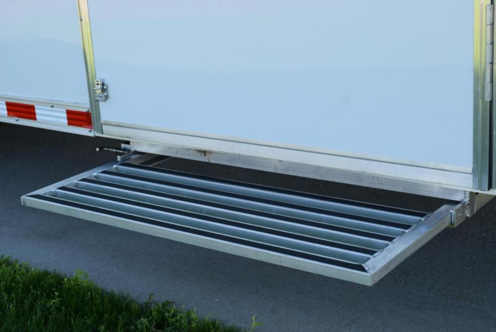 New BRAVO STAR 38' GOOSENECK PULLING TRACTOR TRAILER