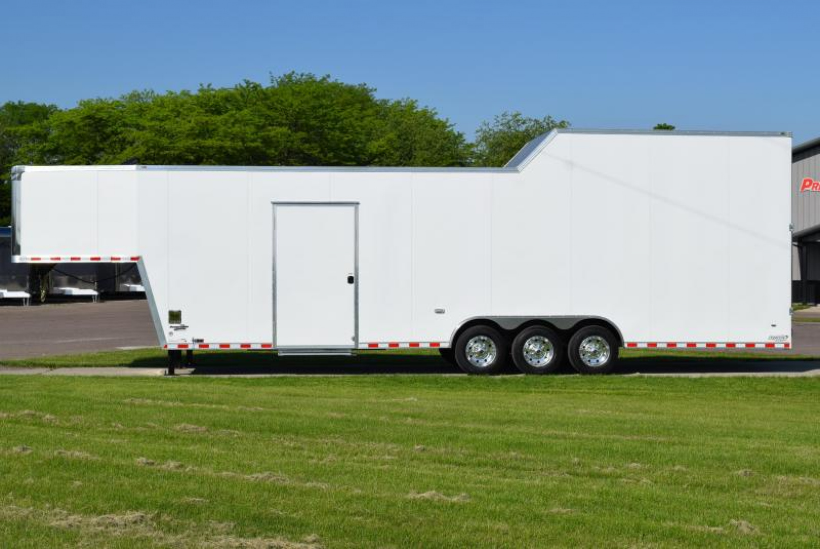 New BRAVO STAR 38' GOOSENECK PULLING TRACTOR TRAILER