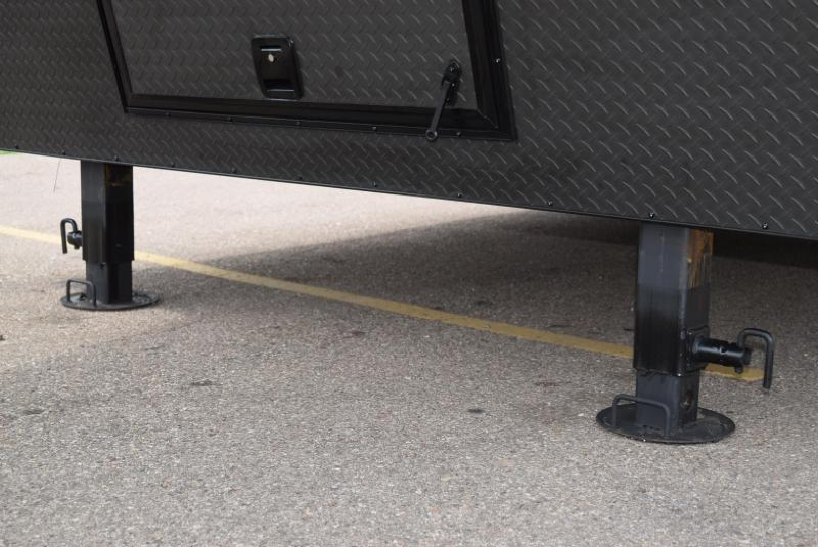 New BRAVO 8.5x36' STAR GOOSENECK RACE TRAILER