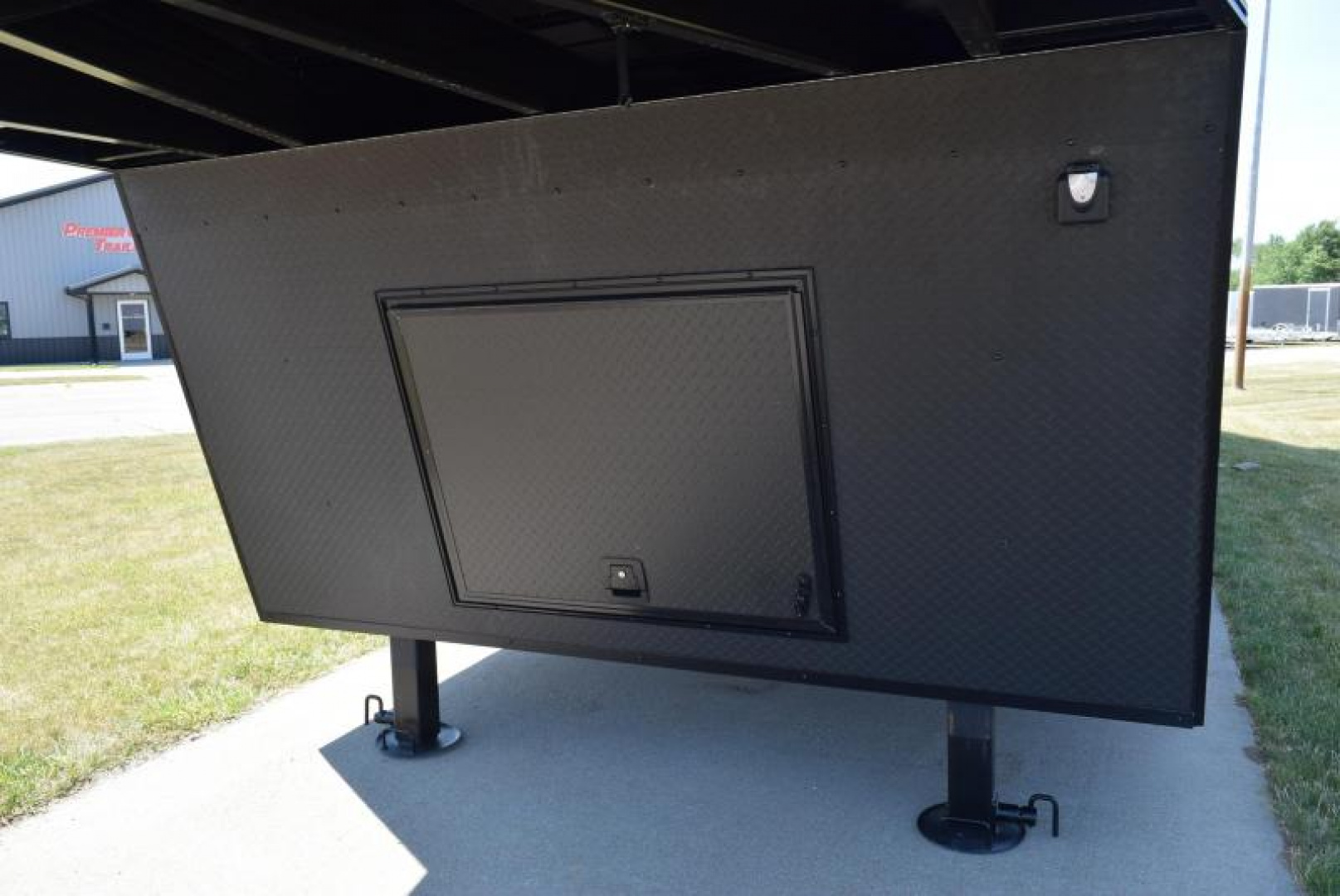 New BRAVO 8.5x38' *MIDNIGHT EDITION* STAR GOOSENECK RACE TRAILER