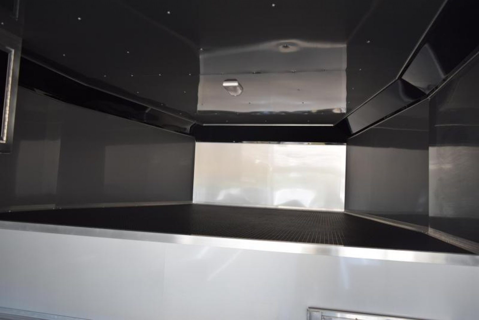 New BRAVO 8.5x38' *MIDNIGHT EDITION* STAR GOOSENECK RACE TRAILER