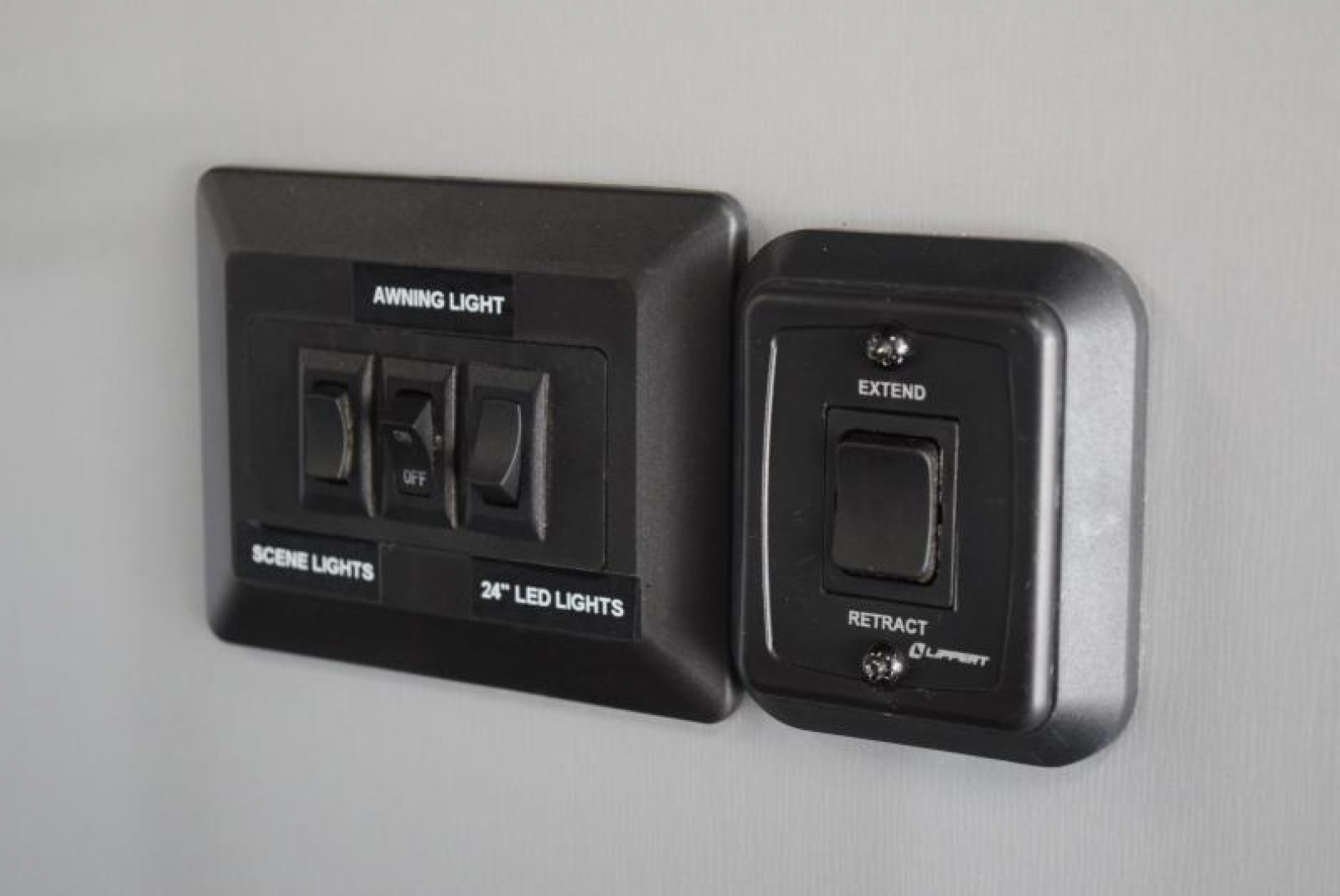 New BRAVO 8.5x28' STP ENCLOSED RACE TRAILER w/ ROCKFORD FOSGATE STEREO SYSTEM