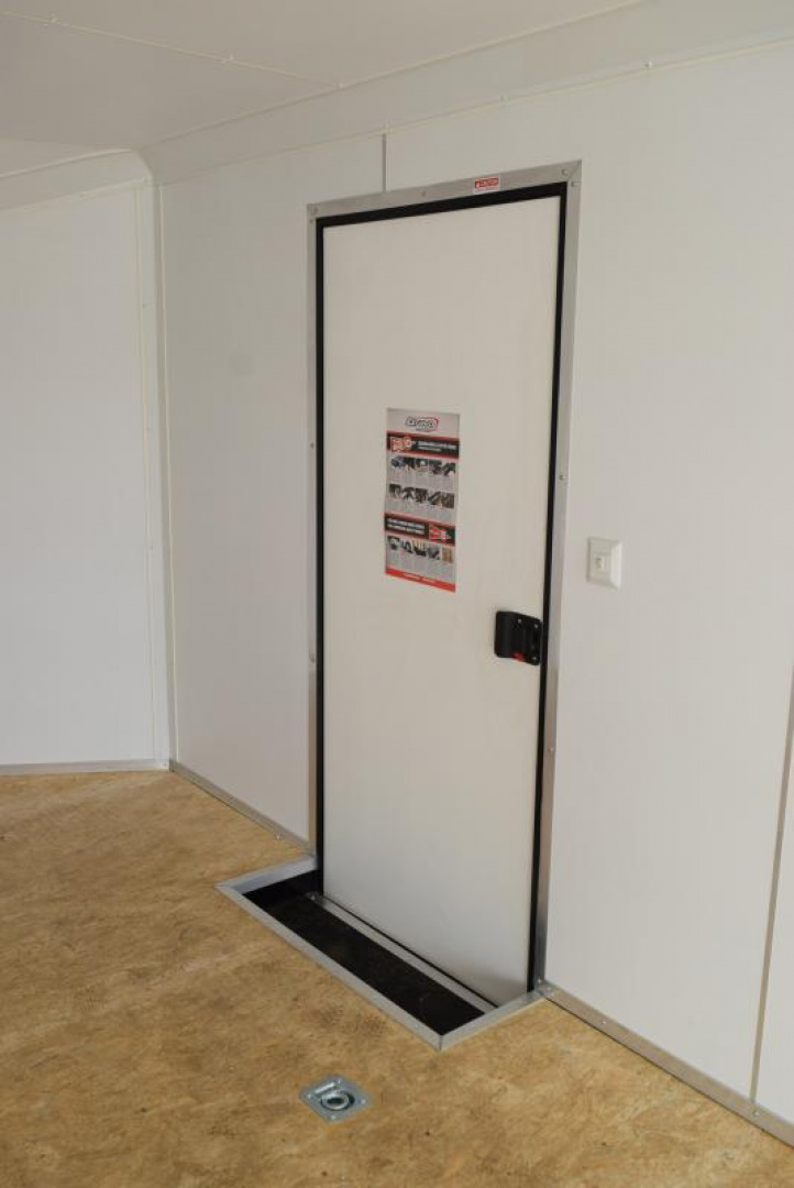 New BRAVO 8.5x24 SCOUT *MIDNIGHT EDITION* ENCLOSED CAR HAULER