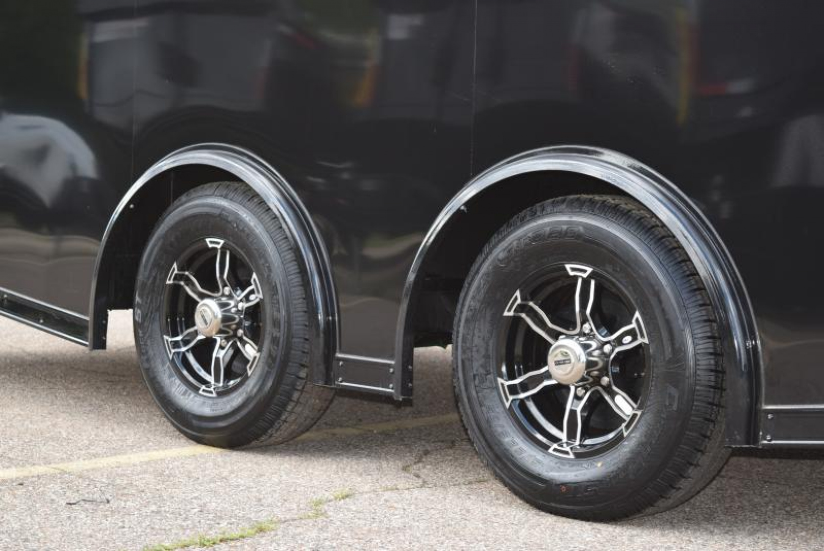 New BRAVO 8.5x24 SCOUT PERFORMANCE ENCLOSED RACE TRAILER *MIDNIGHT EDITION*