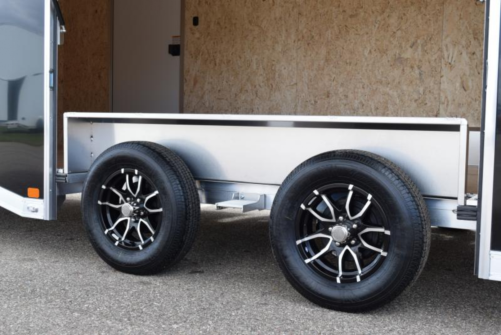 New ATC 8.5x20' ROM 400 CAR HAULER w/ PREMIUM ESCAPE DOOR