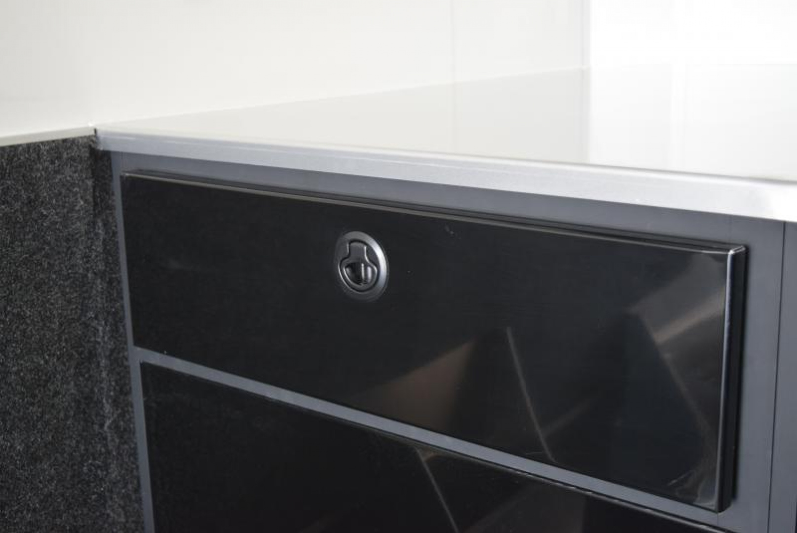 New ATC 8.5x28 ROM 550 PREMIER RACE TRAILER