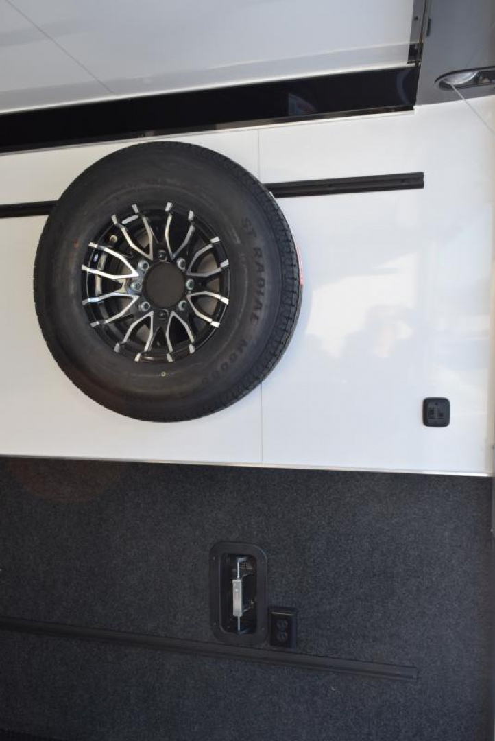 New ATC 8.5x28 ROM 550 PREMIER RACE TRAILER