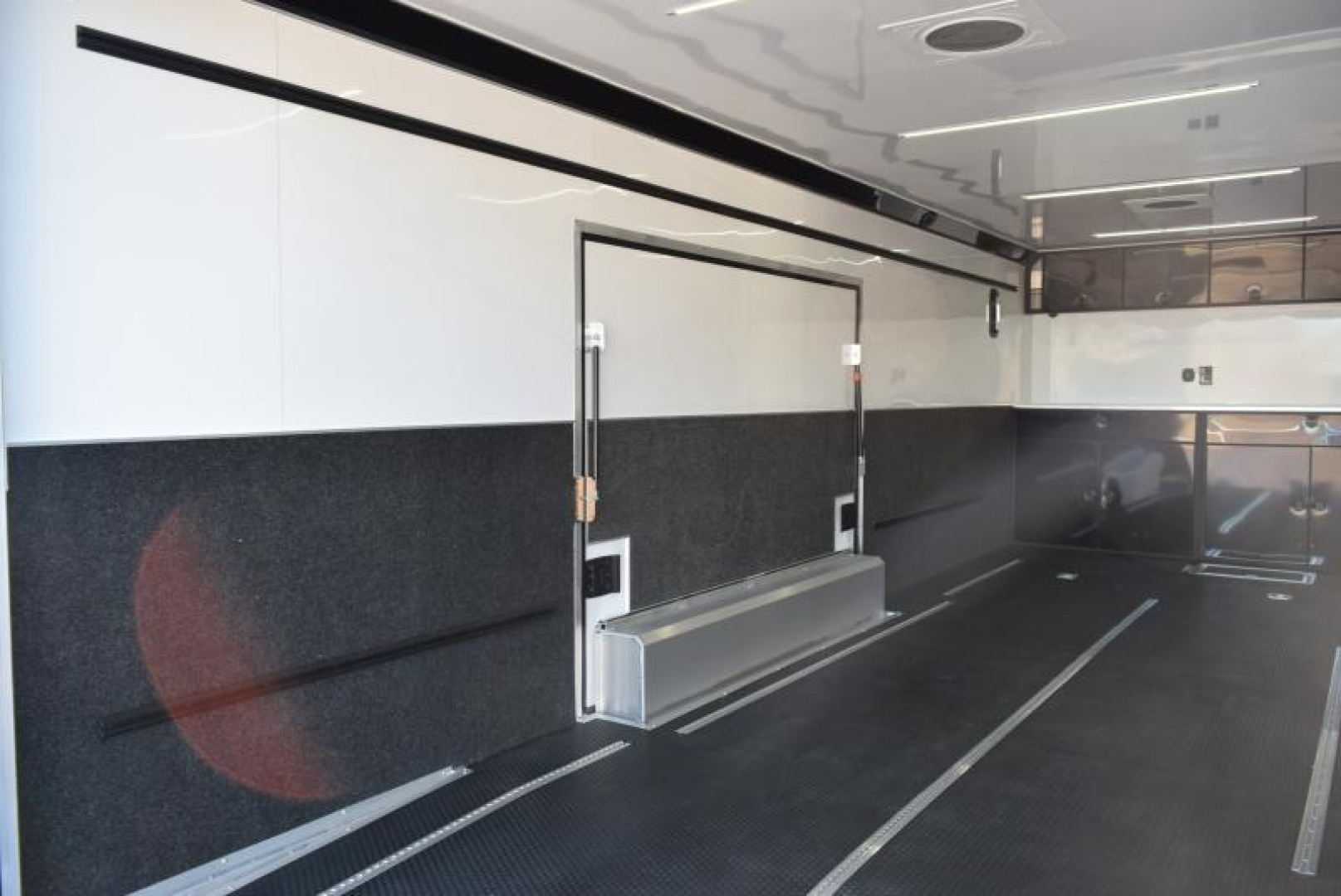 New ATC 8.5x24 ROM 550 PREMIER RACE TRAILER