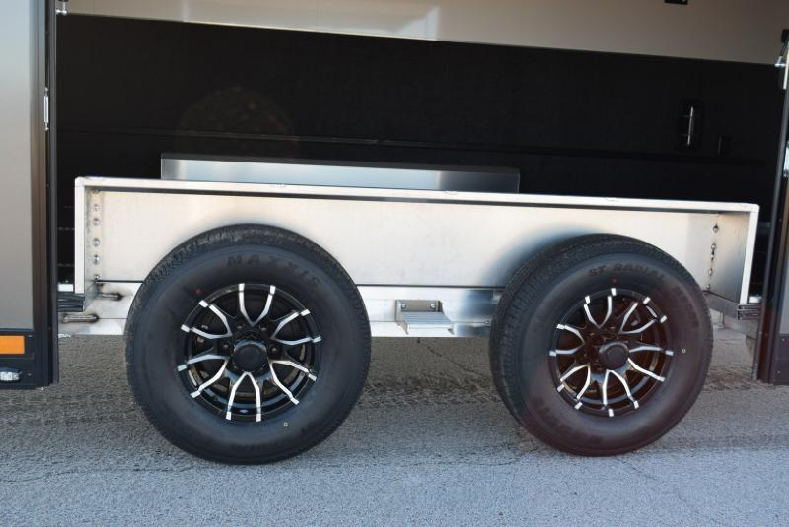 New ATC 8.5x24 ROM 550 PREMIER RACE TRAILER