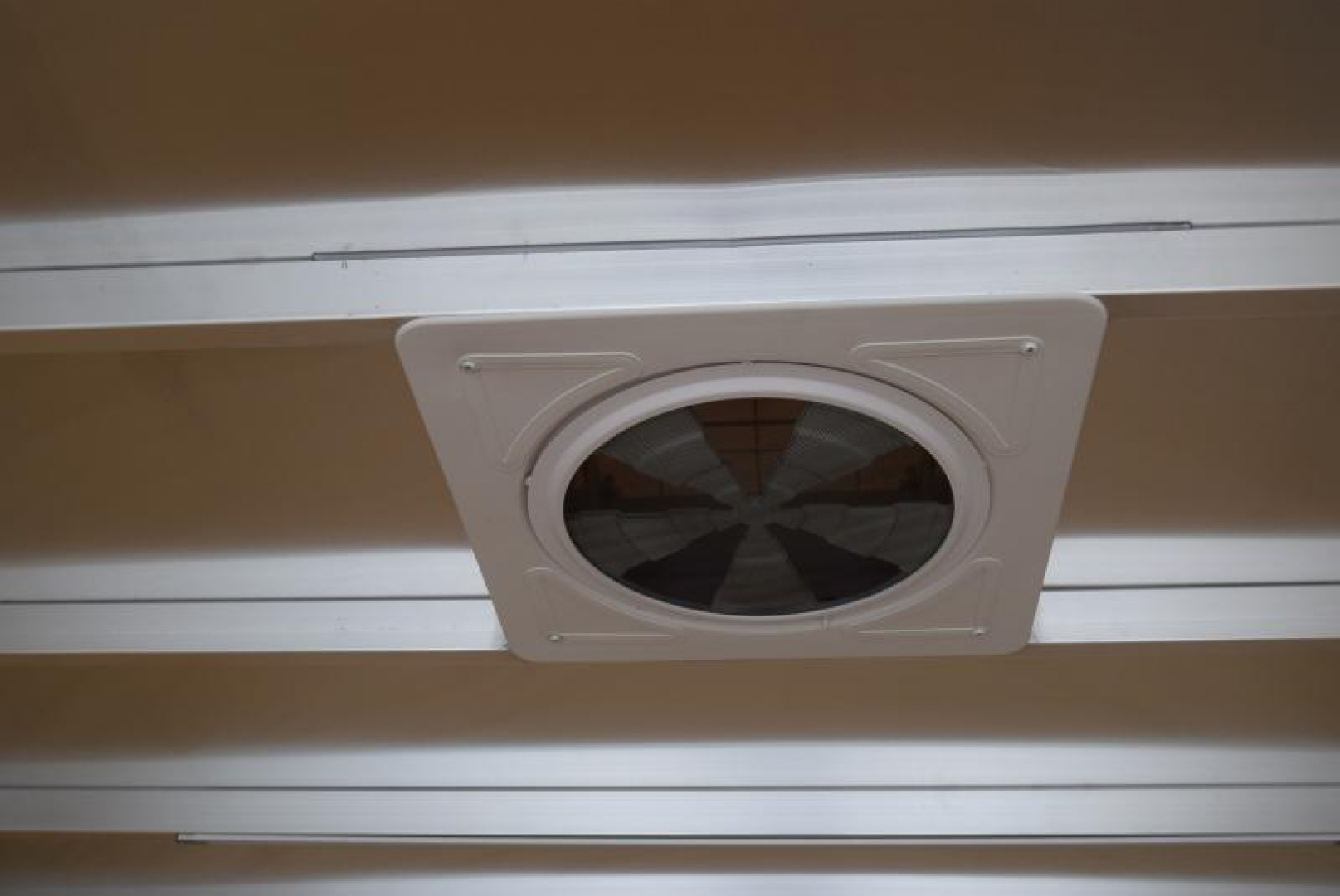 New ATC 8.5x20' ROM 400 CAR HAULER w/ PREMIUM ESCAPE DOOR