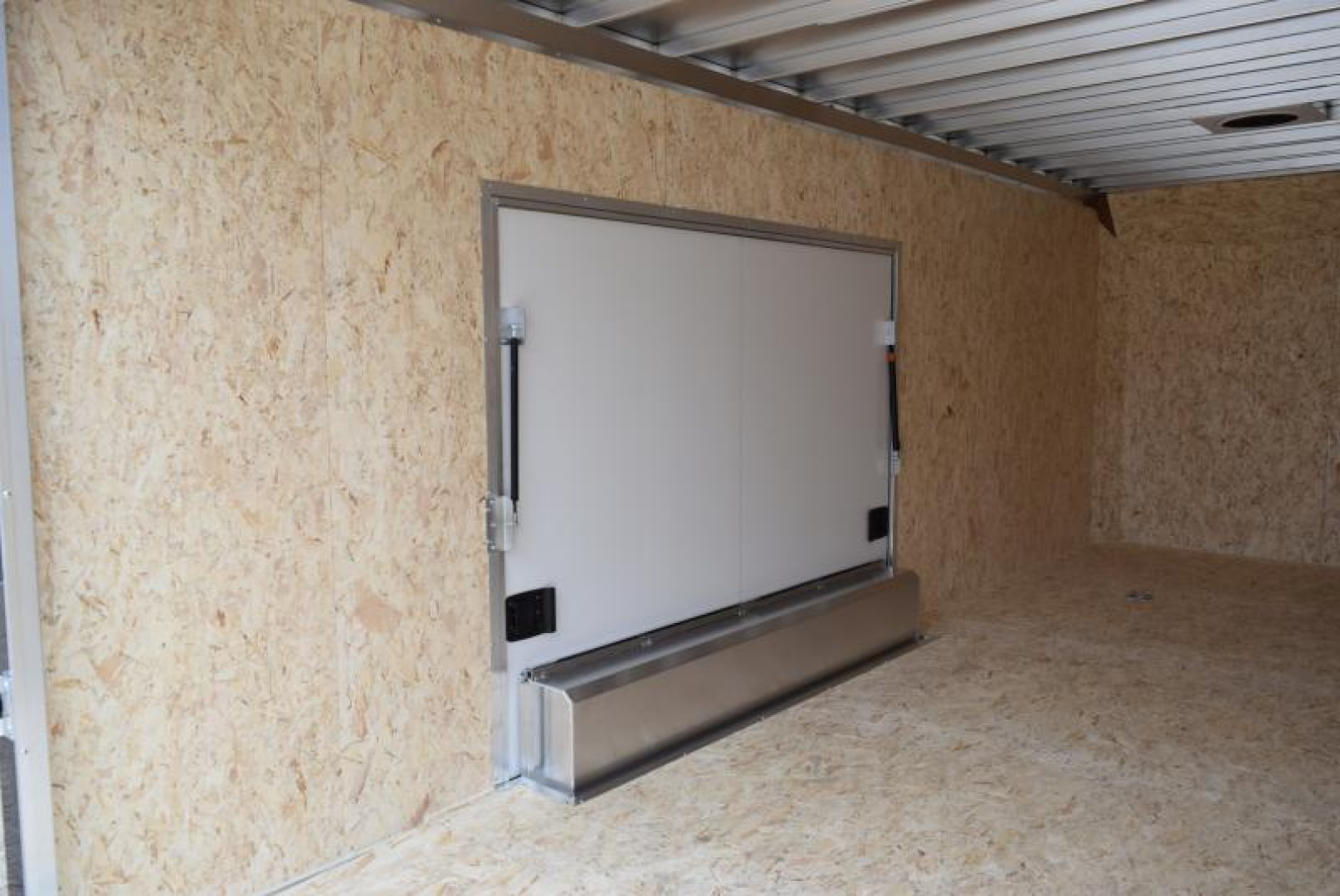 New ATC 8.5x20' ROM 400 CAR HAULER w/ PREMIUM ESCAPE DOOR