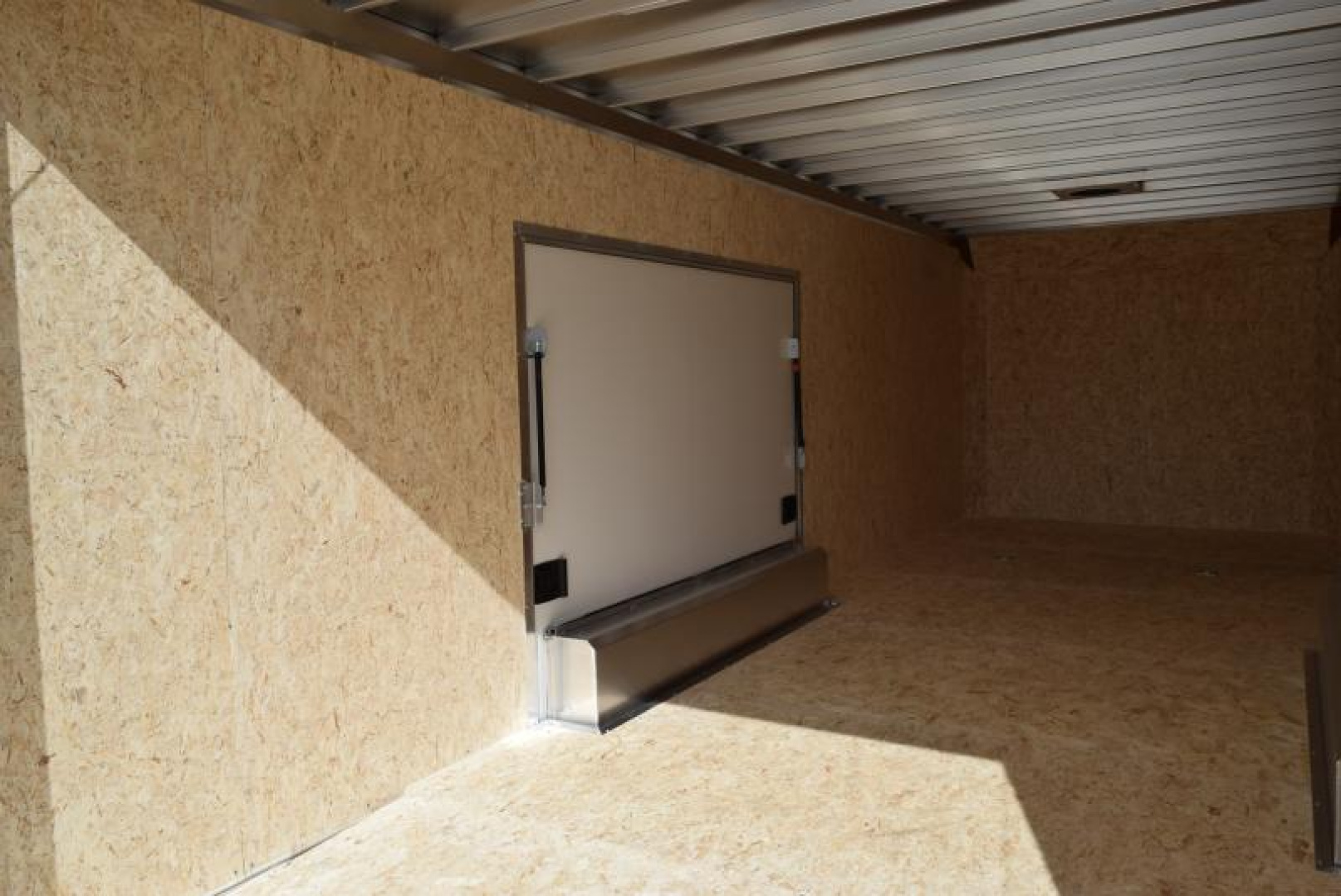 New ATC 8.5x24' ROM 400 CAR HAULER w/ PREMIUM ESCAPE DOOR