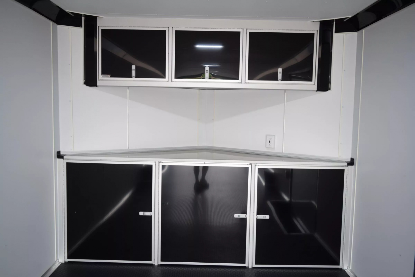 New BRAVO 8.5x24 SCOUT PERFORMANCE ENCLOSED RACE TRAILER *MIDNIGHT EDITION*