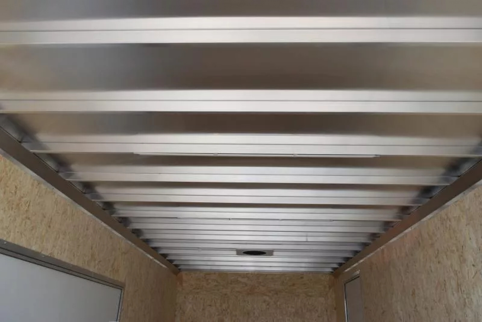 New ATC 8.5x20' ROM 400 CAR HAULER w/ PREMIUM ESCAPE DOOR