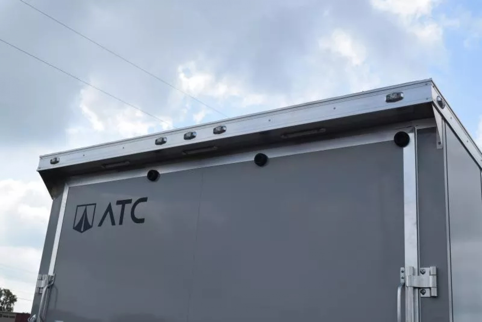 New ATC 8.5x20' ROM 400 CAR HAULER w/ PREMIUM ESCAPE DOOR