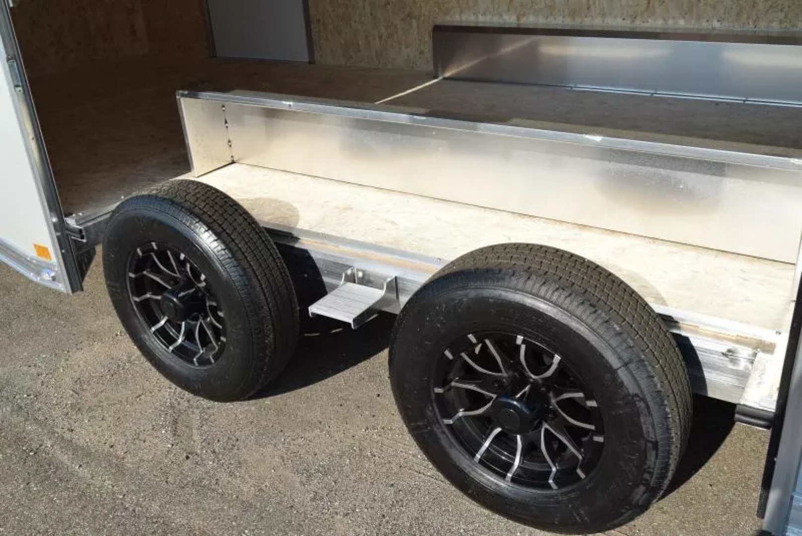 New ATC 8.5x20' ROM 400 CAR HAULER w/ PREMIUM ESCAPE DOOR