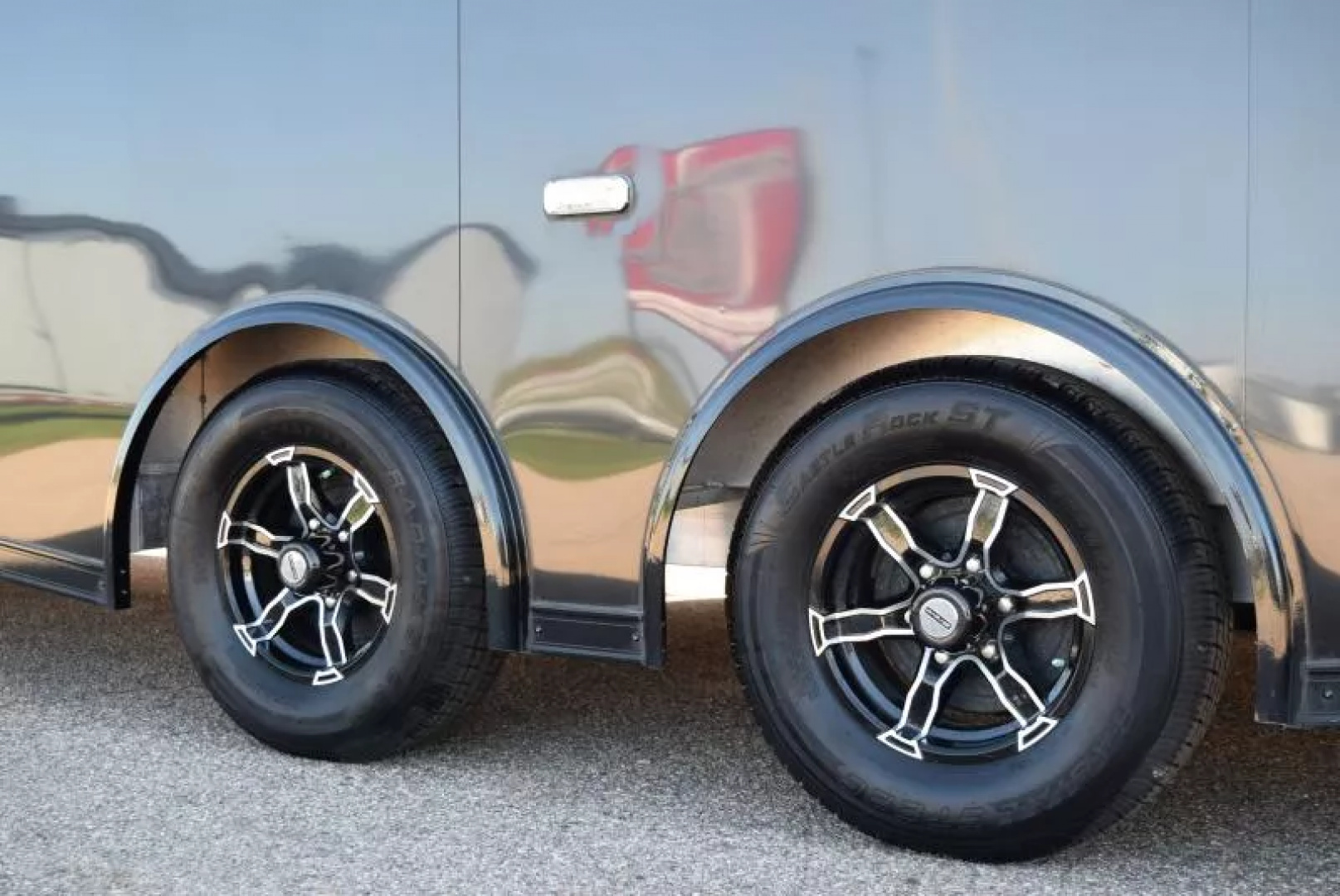 Used PRE-OWNED 2023 BRAVO 8.5x28 SILVER STAR ALUMINUM ENCLOSED CAR HAULER