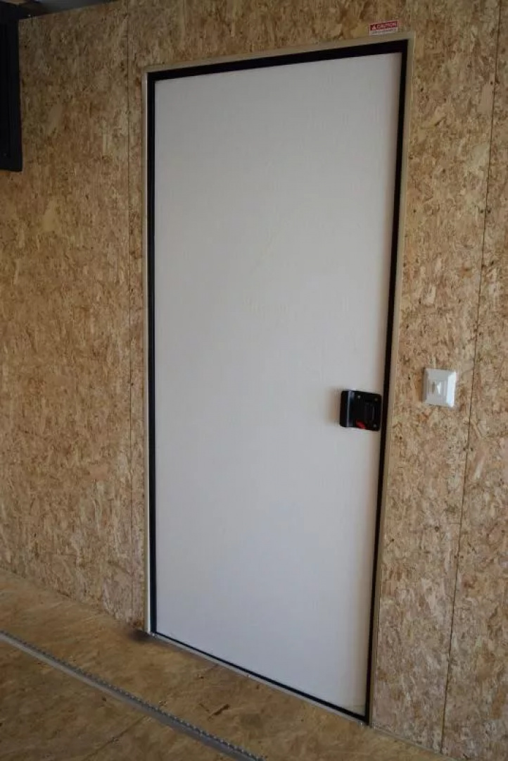 Used PRE-OWNED 2023 BRAVO 8.5x28 SILVER STAR ALUMINUM ENCLOSED CAR HAULER