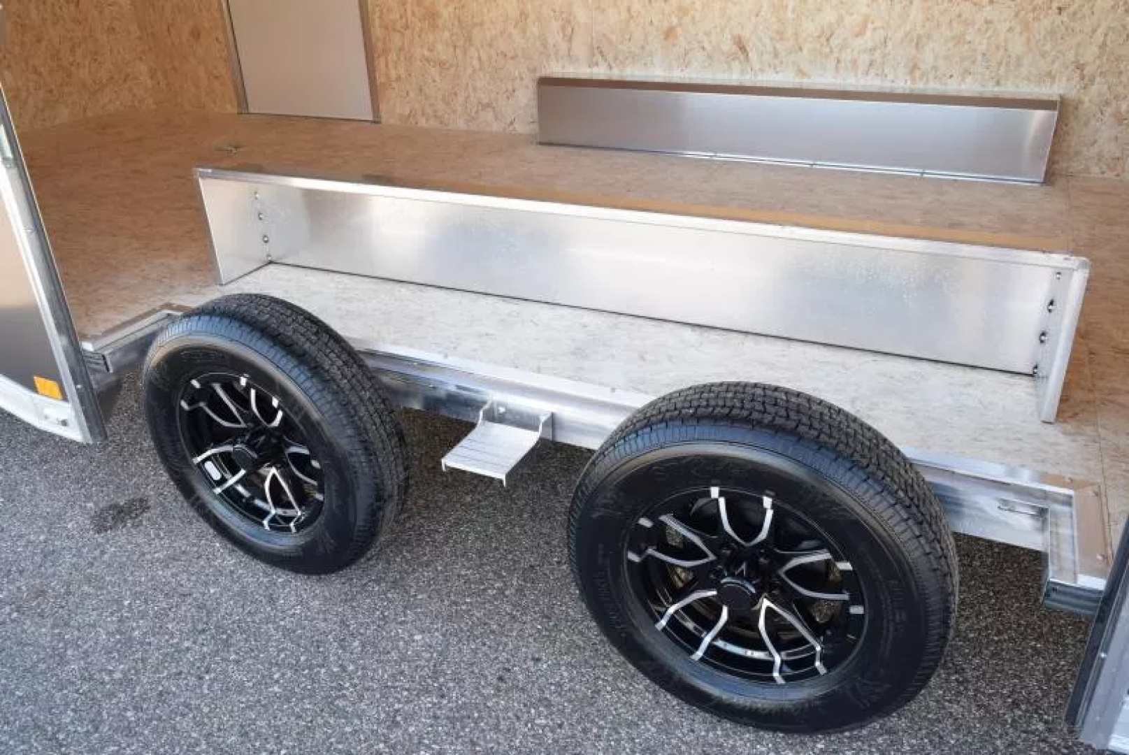 New ATC 8.5x20' ROM 400 CAR HAULER w/ PREMIUM ESCAPE DOOR