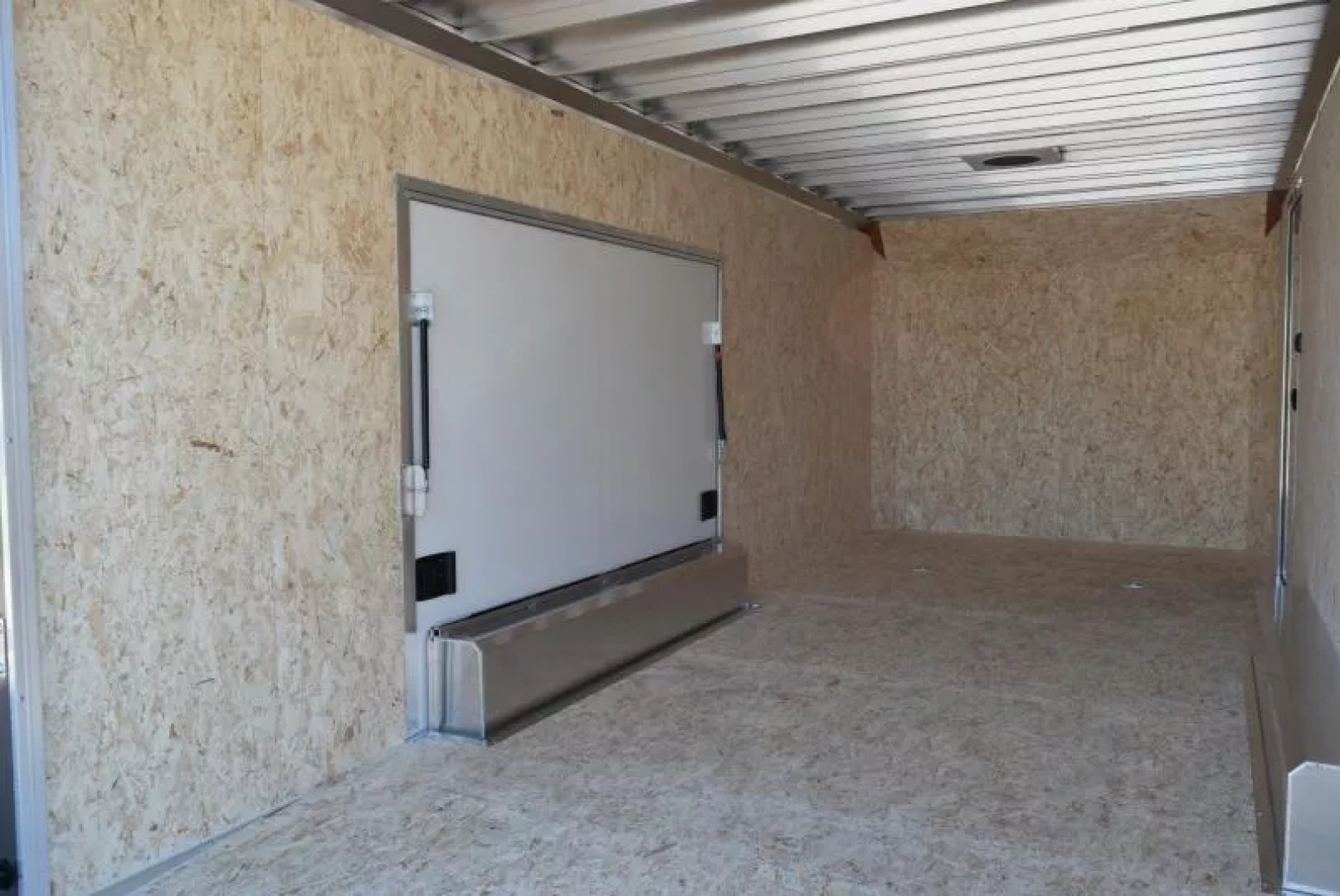 New ATC 8.5x20' ROM 400 CAR HAULER w/ PREMIUM ESCAPE DOOR