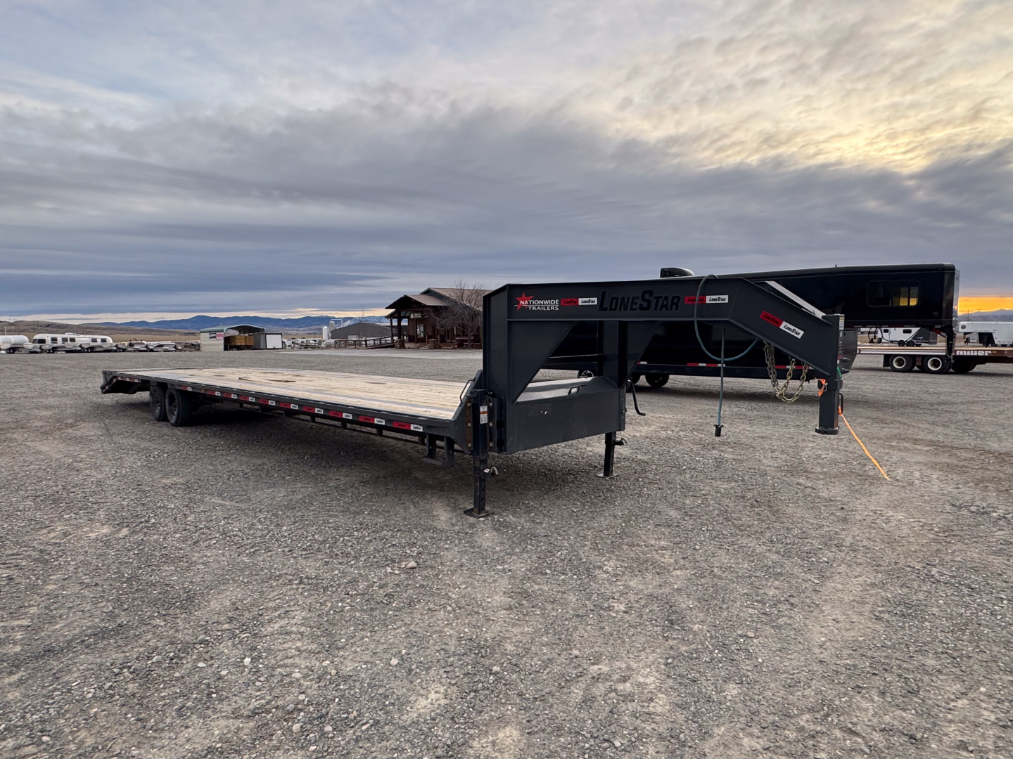 Used 2023 LoneStar Trailer 40' GN FLATBED (14k GVW)