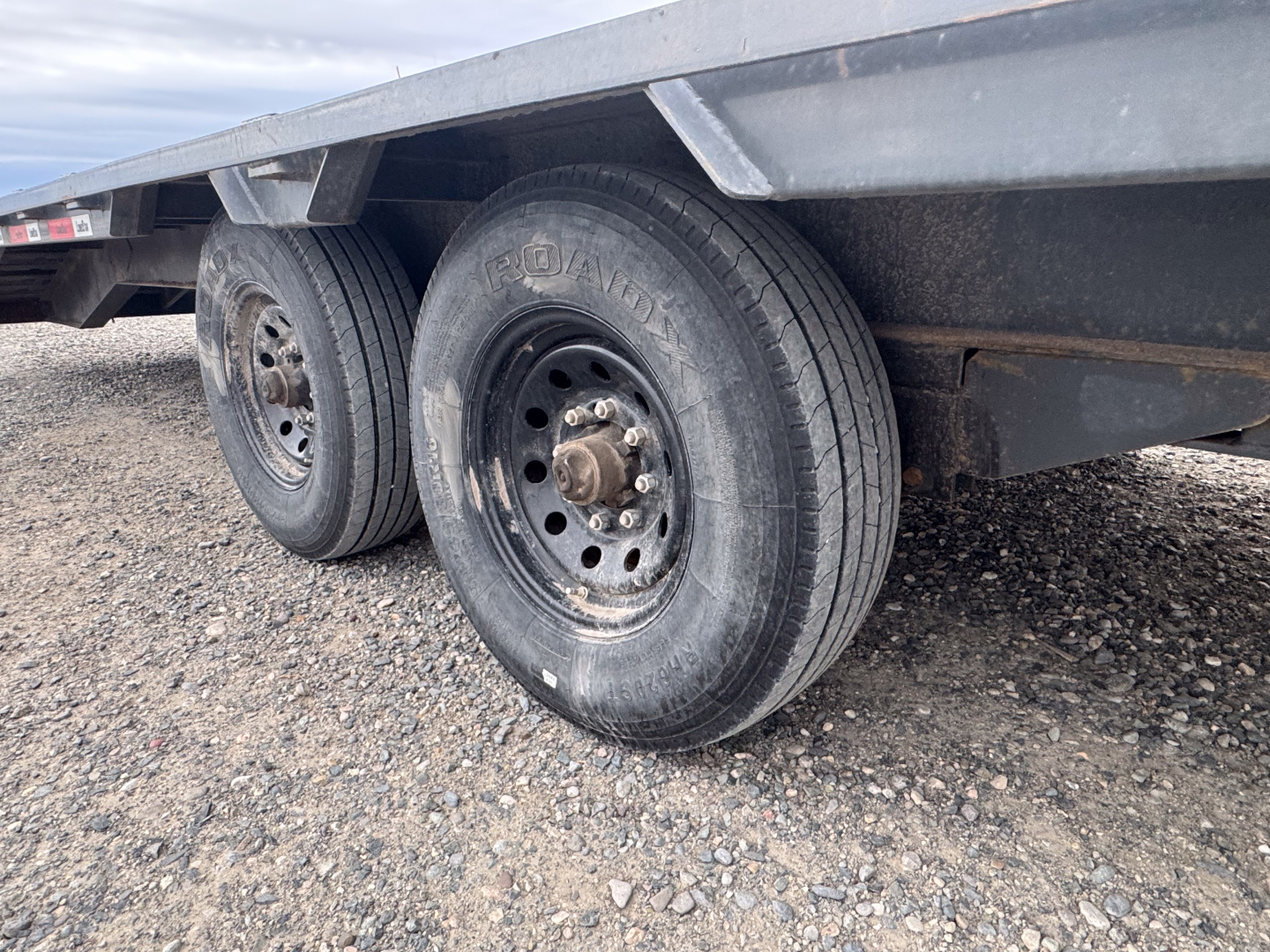 Used 2023 LoneStar Trailer 40' GN FLATBED (14k GVW)