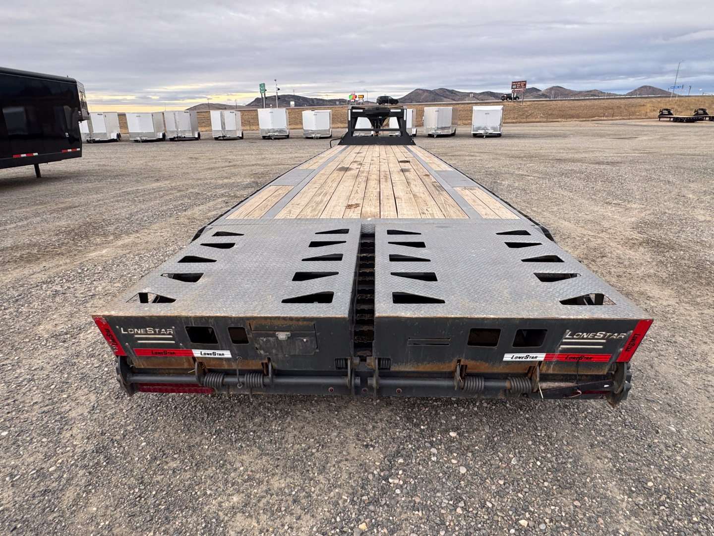 Used 2023 LoneStar Trailer 40' GN FLATBED (14k GVW)