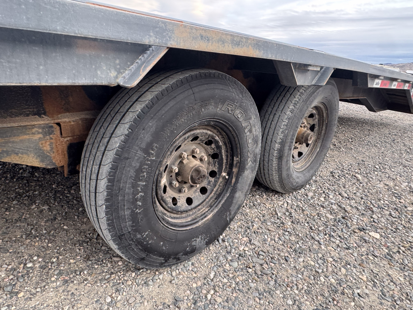 Used 2023 LoneStar Trailer 40' GN FLATBED (14k GVW)