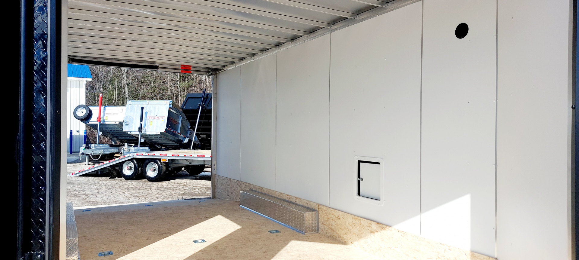 New 8 X 18 SNOWMOBILE/CAR HAULER/ENCLOSED 18' BOX + 4' V NOSE ALL ALUMINUM LIGHTNING