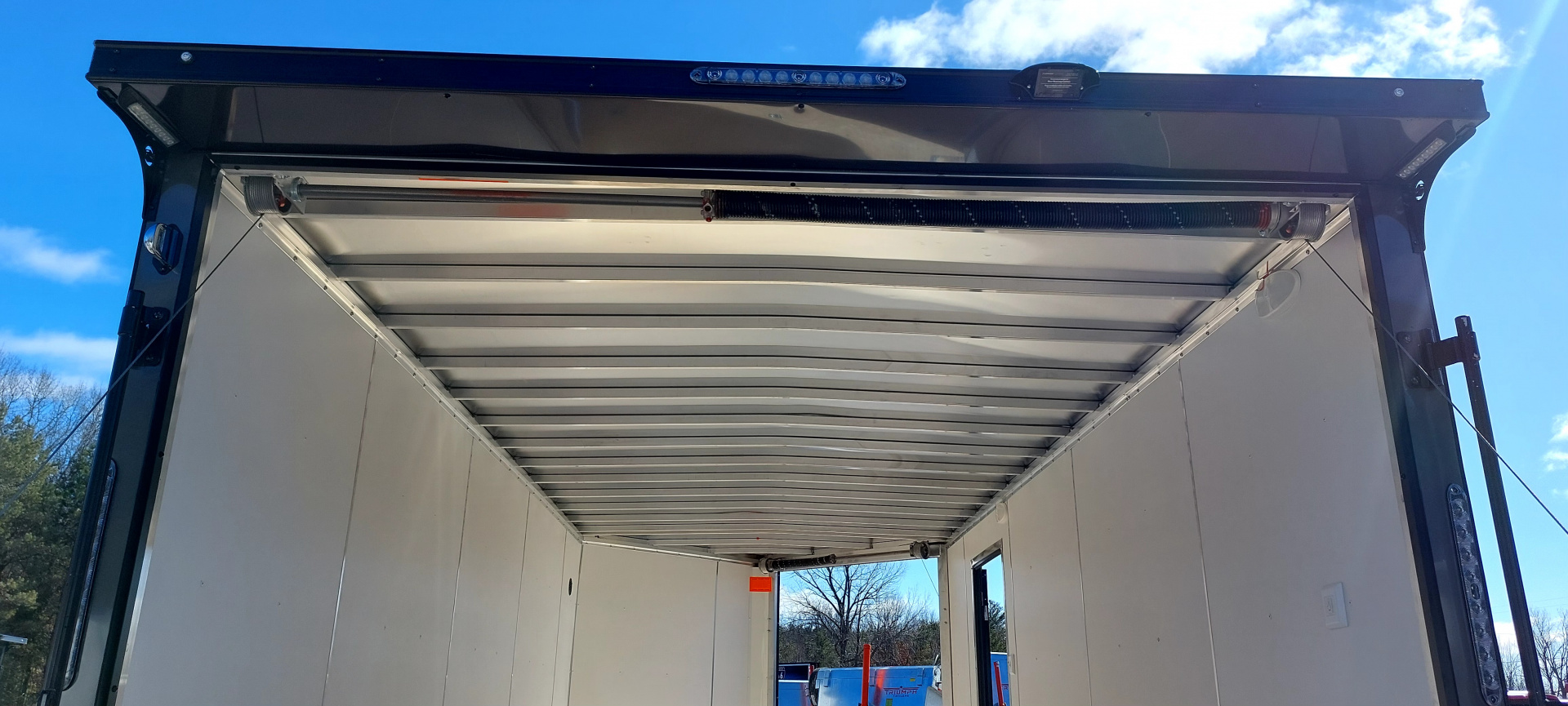 New 8 X 18 SNOWMOBILE/CAR HAULER/ENCLOSED 18' BOX + 4' V NOSE ALL ALUMINUM LIGHTNING