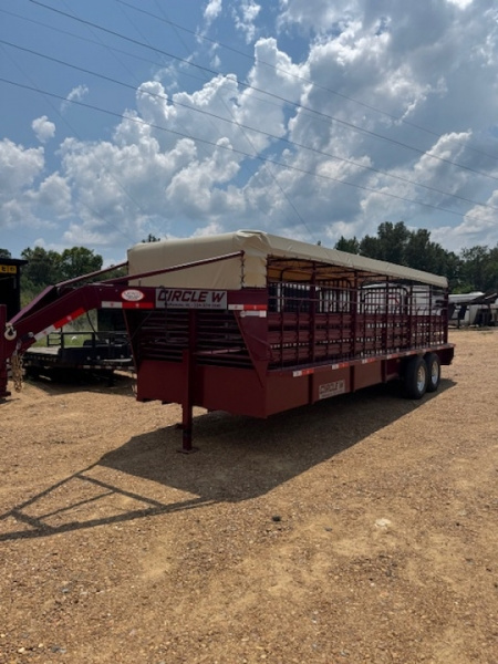 New 2025 Circle W 24' GN LIVESTOCK