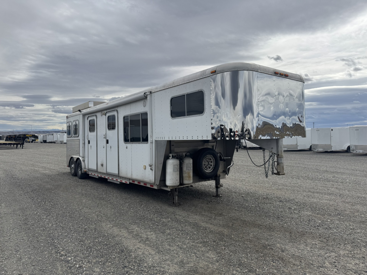 Used 2001 Sooner 2H Living Quarter Horse Trailer