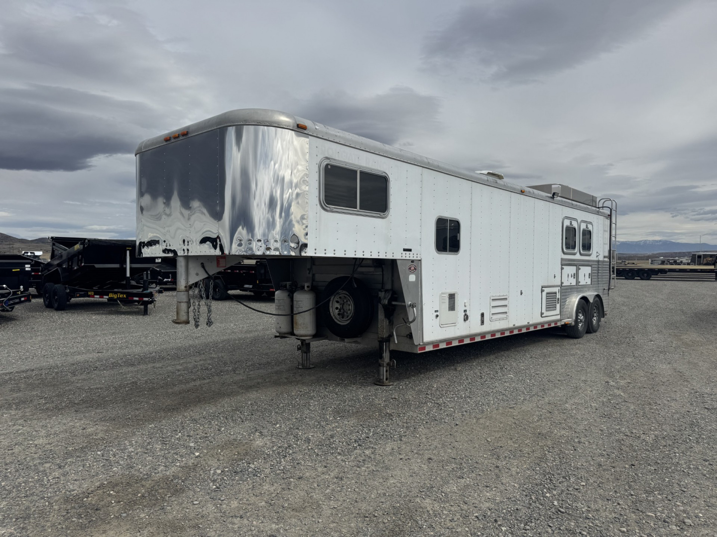 Used 2001 Sooner 2H Living Quarter Horse Trailer